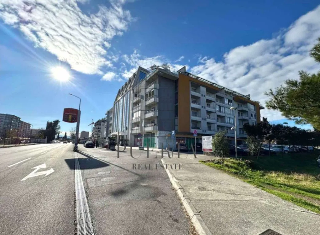 Izdavanje, jednosoban stan, 40m², Pobrežje, Podgorica