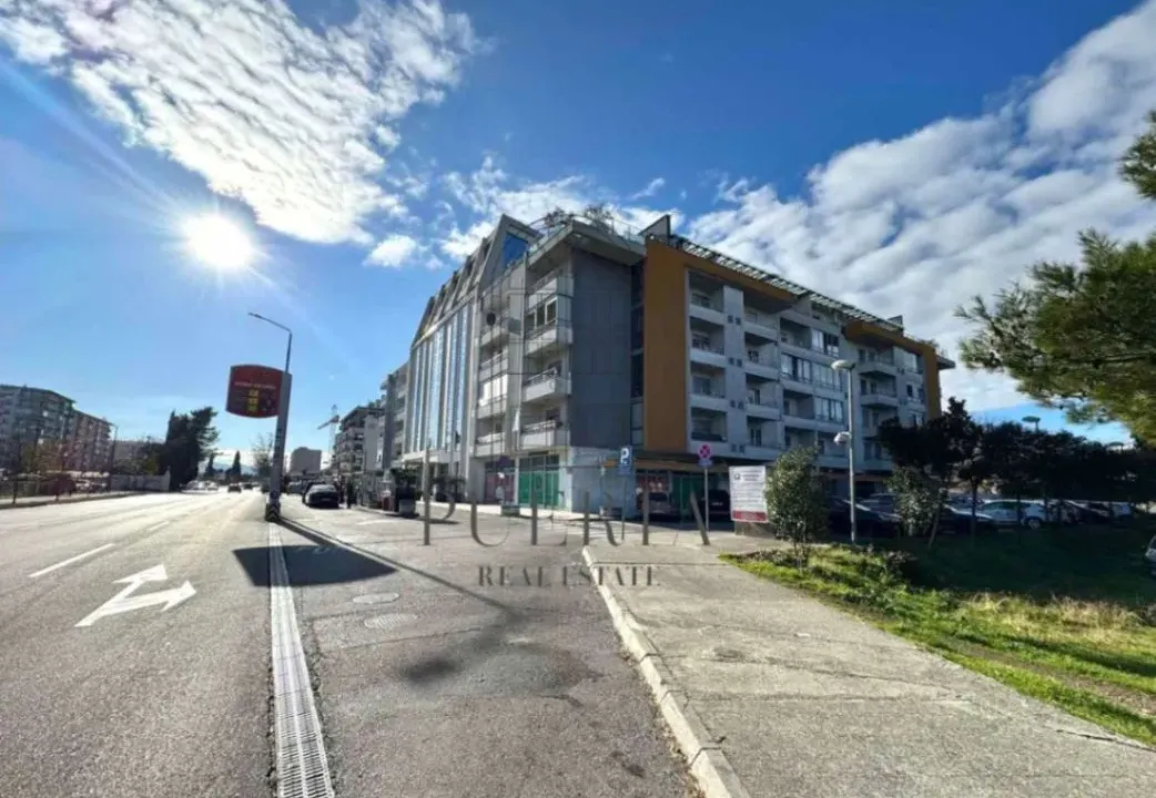 Izdavanje, jednosoban stan, 40m², Pobrežje, Podgorica