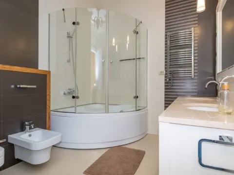 Rent, three bedroom apartment, 275m², Podgorica, Crna Gora - image 14