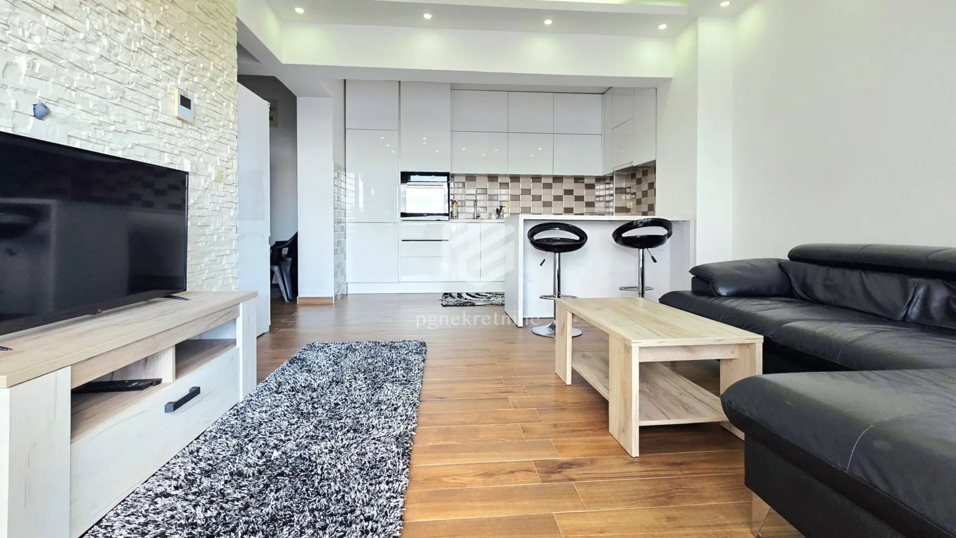 Rent, two bedroom apartment, 69m², Centar, Bar