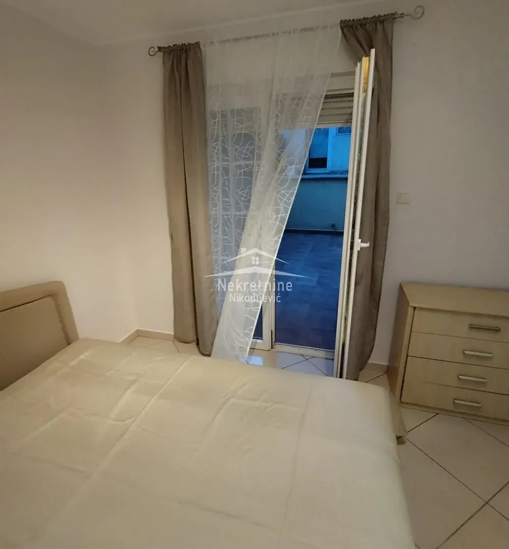 Izdavanje, trosoban stan, 70m², Šumice, Beograd