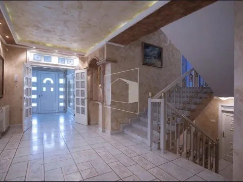 Rent, house, 680m², Tološi, Podgorica - image 5