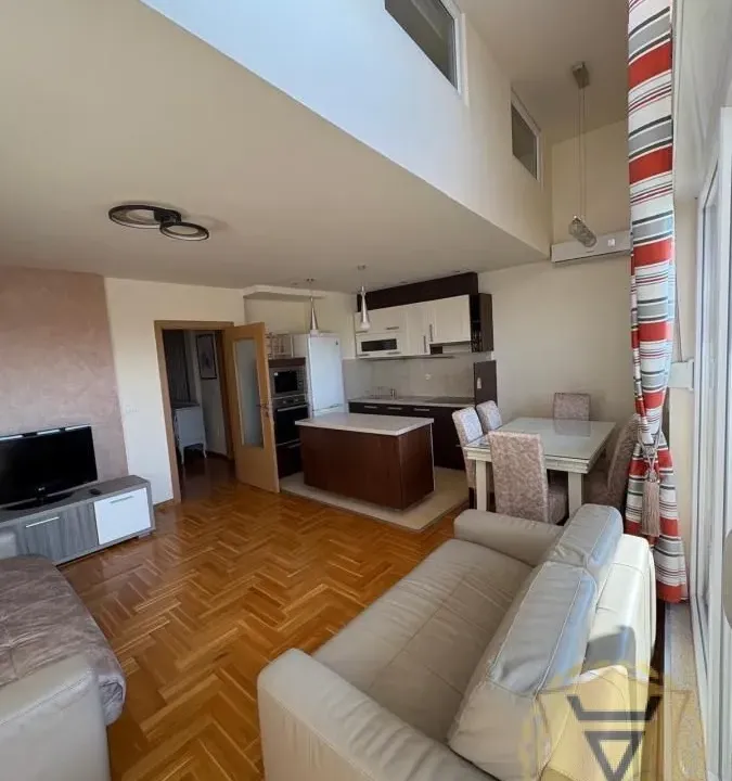 Izdavanje, četvorosoban stan, 120m², Trošarina, Voždovac Sve Podlokacije