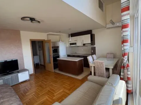 Izdavanje, četvorosoban stan, 120m², Trošarina, Voždovac Sve Podlokacije