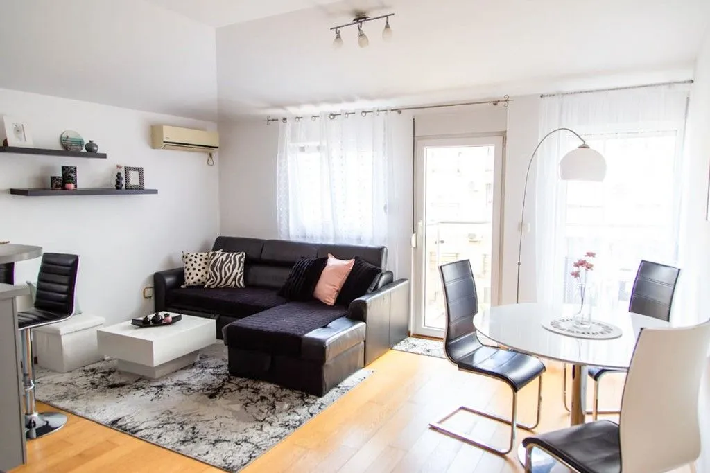 Izdavanje, jednosoban stan, 50m², Blok 9, Podgorica