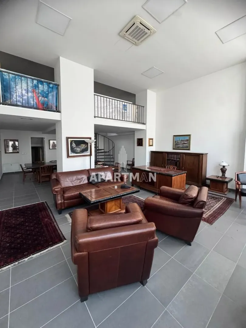 Izdavanje, poslovni prostor, 125m², Stari Grad, Beograd