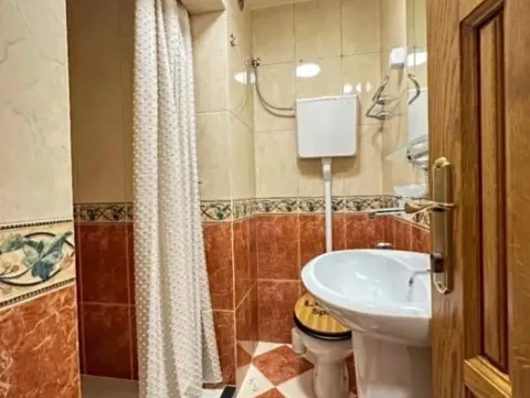 Izdavanje, trosoban stan, 114m², Momišići, Podgorica - image 8