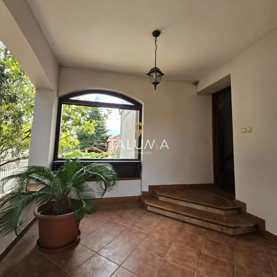 Prodaja, kuća, 300m², Ibričevina, Podgorica