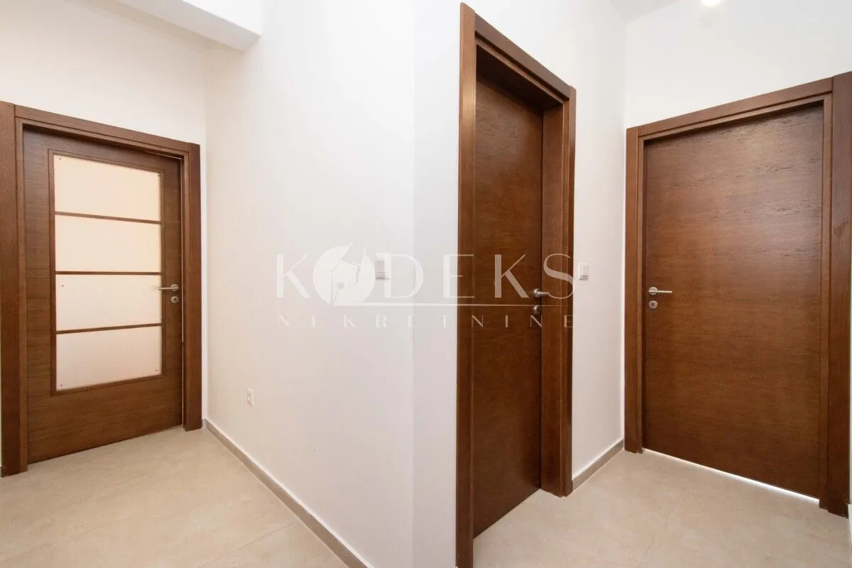 Rent, office space, 81m², Vezirov Most, Podgorica