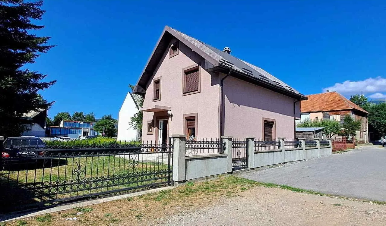 Prodaja, kuća, 155m², Centar, Kolašin