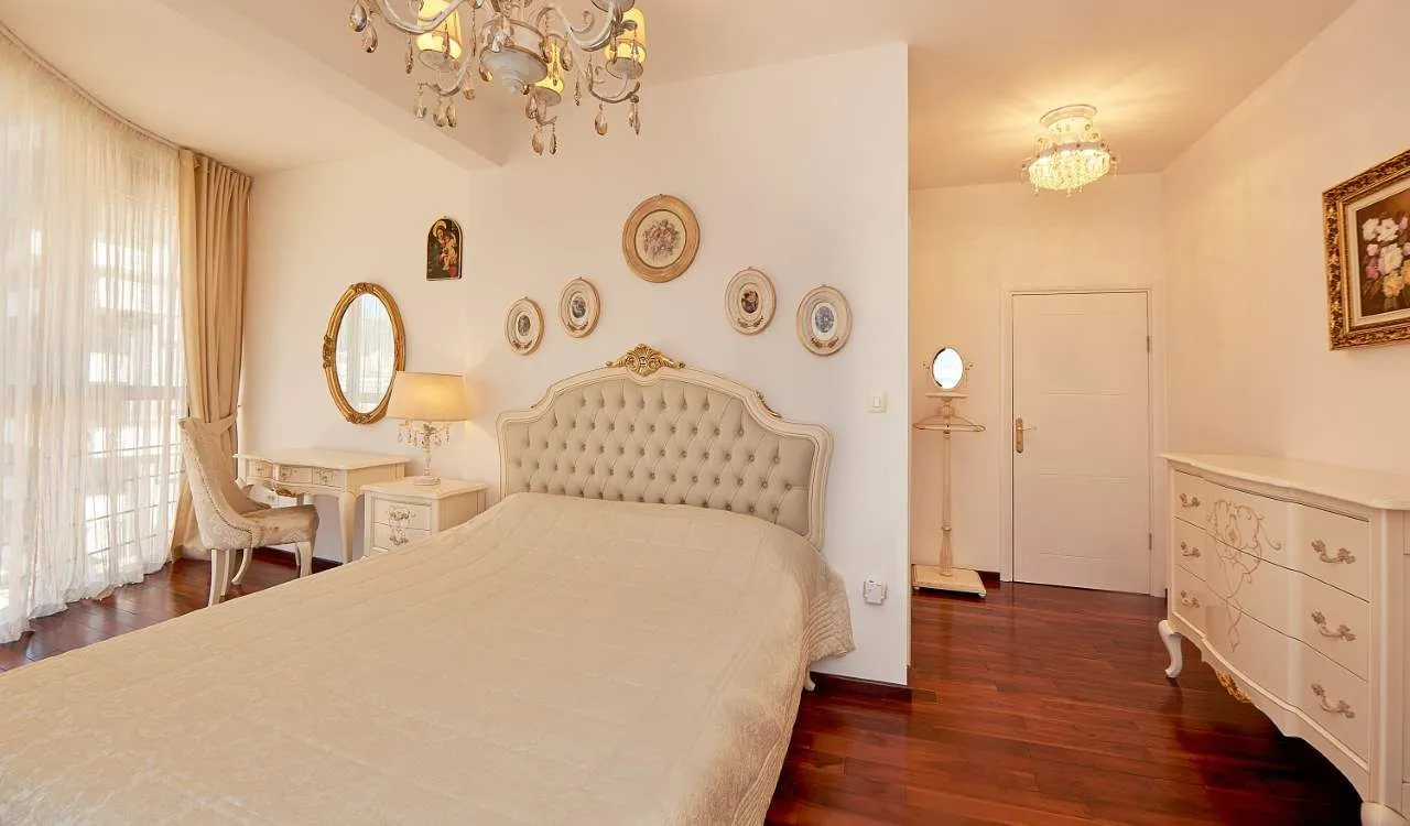 Prodaja, trosoban stan, 150m², Bečići, Budva