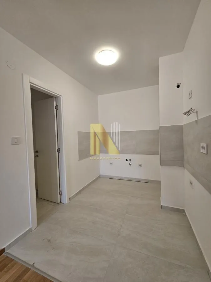Prodaja, trosoban stan, 83m², Bulevar patrijarha Pavla, Novi Sad Sve Podlokacije