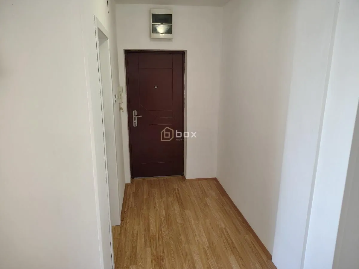 Rent, office space, 45m², Pantelej, Niš