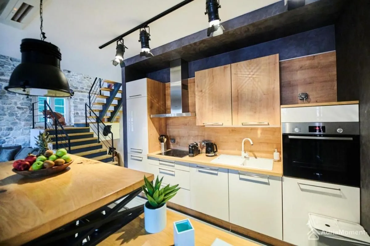 Sale, two bedroom apartment, 108m², Kotor, Crna Gora