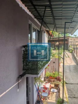 Pogled na spoljašnji deo kuće i dvorište. - image 12