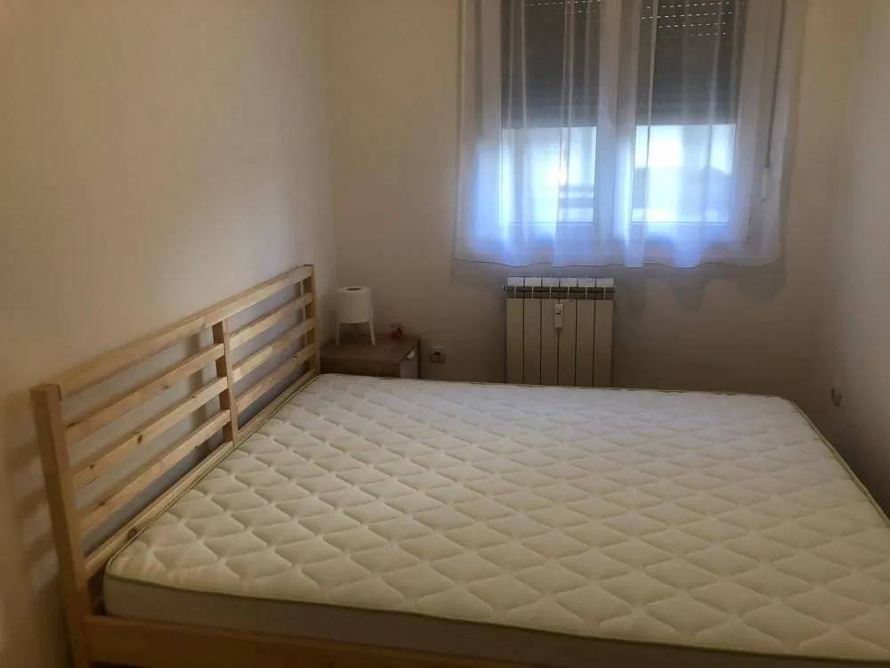 Izdavanje, trosoban stan, 50m², Slavujev Venac, Zvezdara Sve Podlokacije
