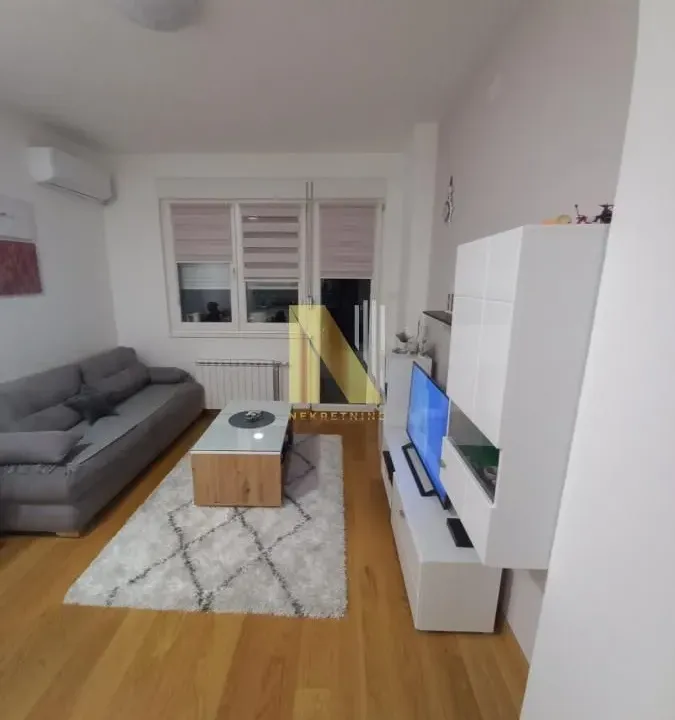 Izdavanje, jednosoban stan, 34m², Rotkvarija, Novi Sad Sve Podlokacije