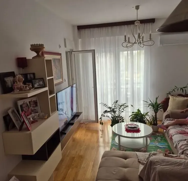 Izdavanje, dvosoban stan, 70m², Ljubović, Podgorica