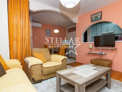 Rent, one bedroom apartment, 42m², Blok 5, Podgorica - image 1