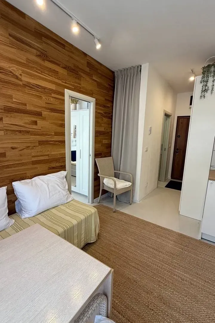 Izdavanje, jednosoban stan, 24m², Lazi, Budva