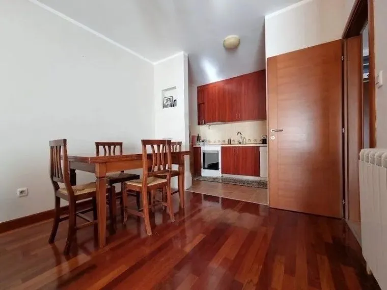 Izdavanje, dvosoban stan, 90m², Gorica C, Podgorica