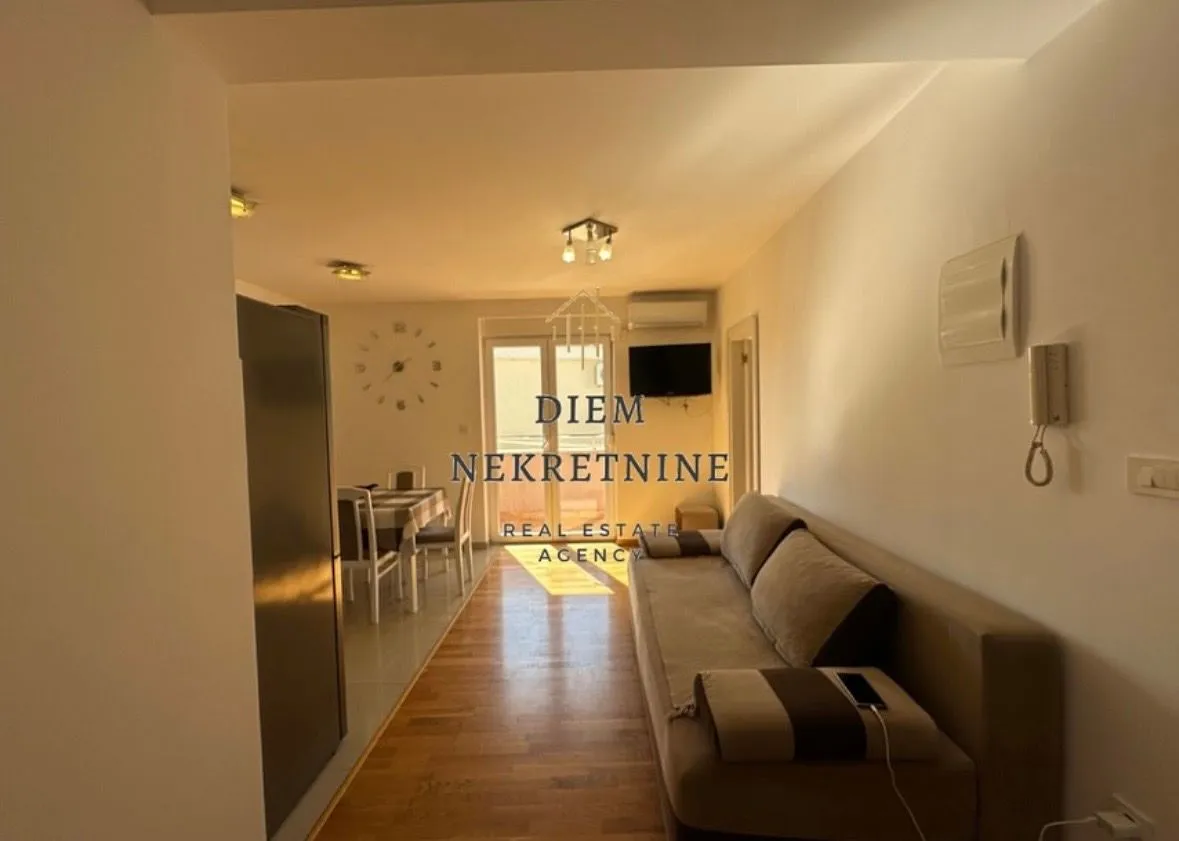 Izdavanje, dvosoban stan, 53m², Igalo, Herceg Novi