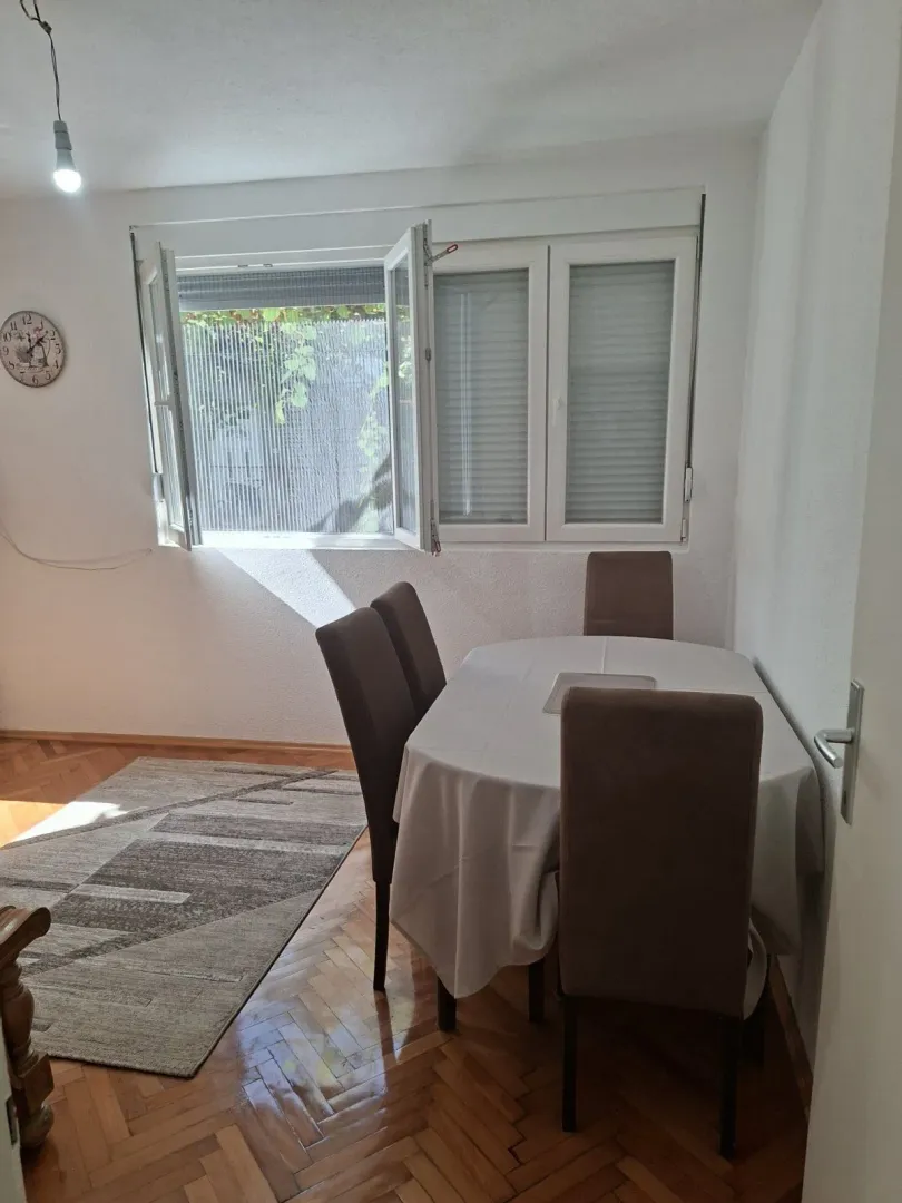 Izdavanje, kuća, 100m², Momišići, Podgorica