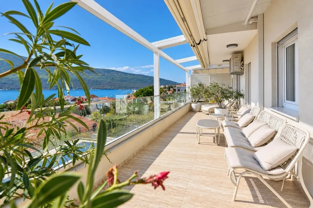 Sale, two bedroom apartment, 120m², Baošići, Herceg Novi