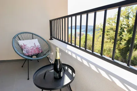 Rent, one bedroom apartment, 50m², Bečići, Budva - image 12