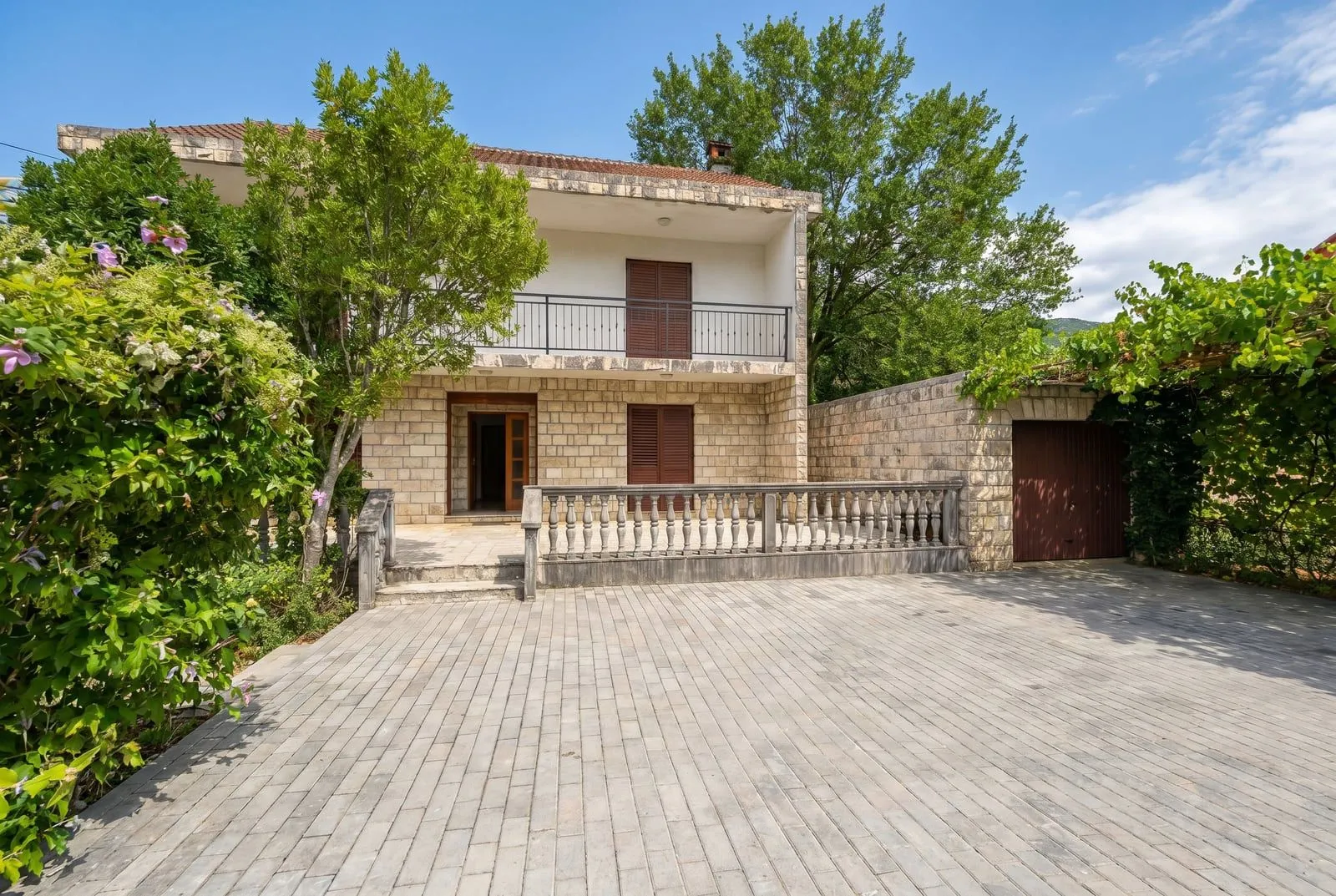 Prodaja, kuća, 250m², Lastva Grbaljska, Kotor