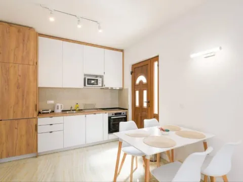 Prodaja, jednosoban stan, 87m², Donja Lastva, Tivat - image 10