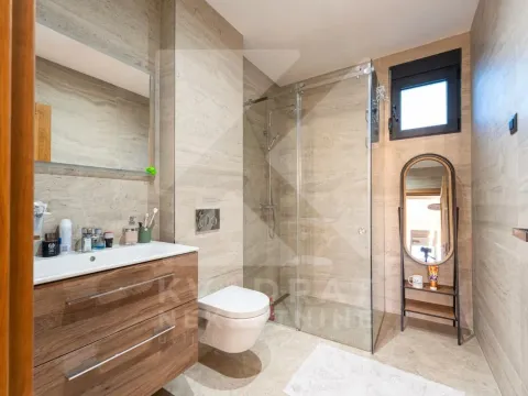 Izdavanje, kuća, 166m², Tološi, Podgorica - image 28