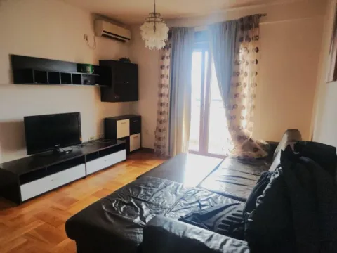 Izdavanje, dvosoban stan, 68m², Stari Aerodrom, Podgorica