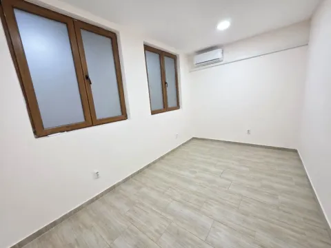Izdavanje, poslovni prostor, 55m², Tološka šuma, Podgorica - image 12