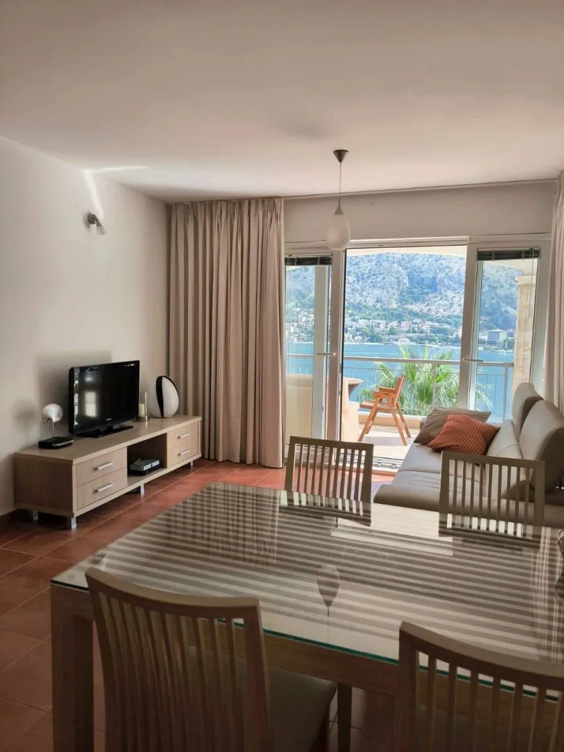 Prodaja, dvosoban stan, 76m², Muo, Kotor