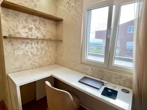 Izdavanje, trosoban stan, 70m², Stari Aerodrom, Podgorica - image 12