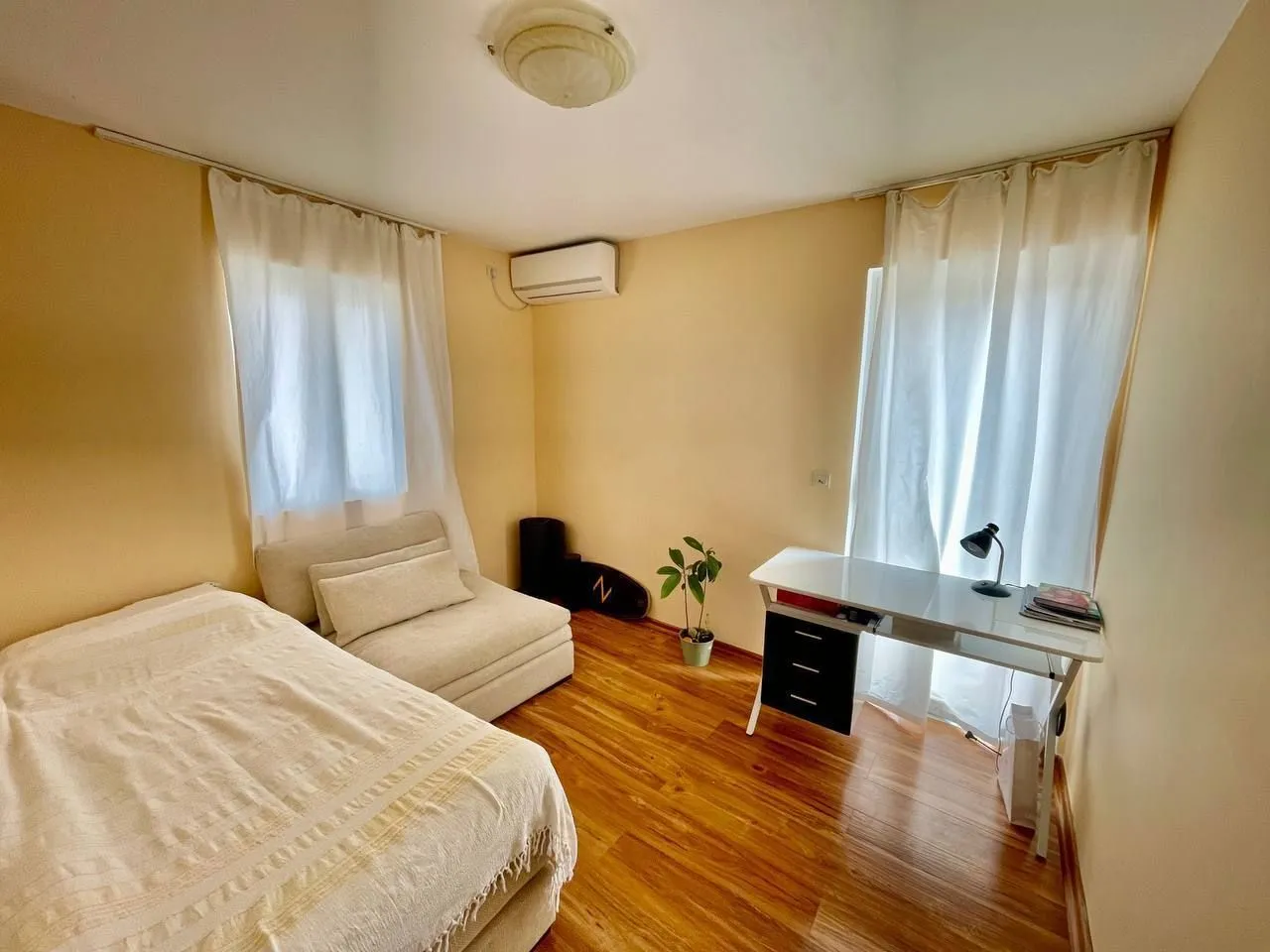 Rent, three bedroom apartment, 135m², Bečići, Budva