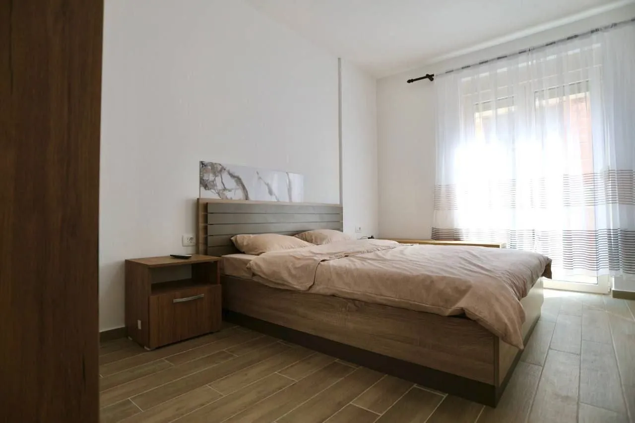 Izdavanje, jednosoban stan, 45m², Bečići, Budva