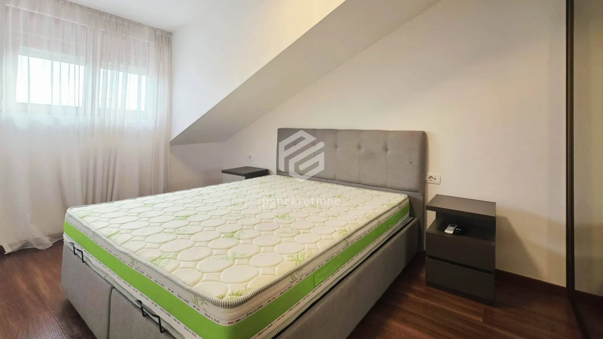 Izdavanje, dvosoban stan, 85m², Master Kvart, Podgorica