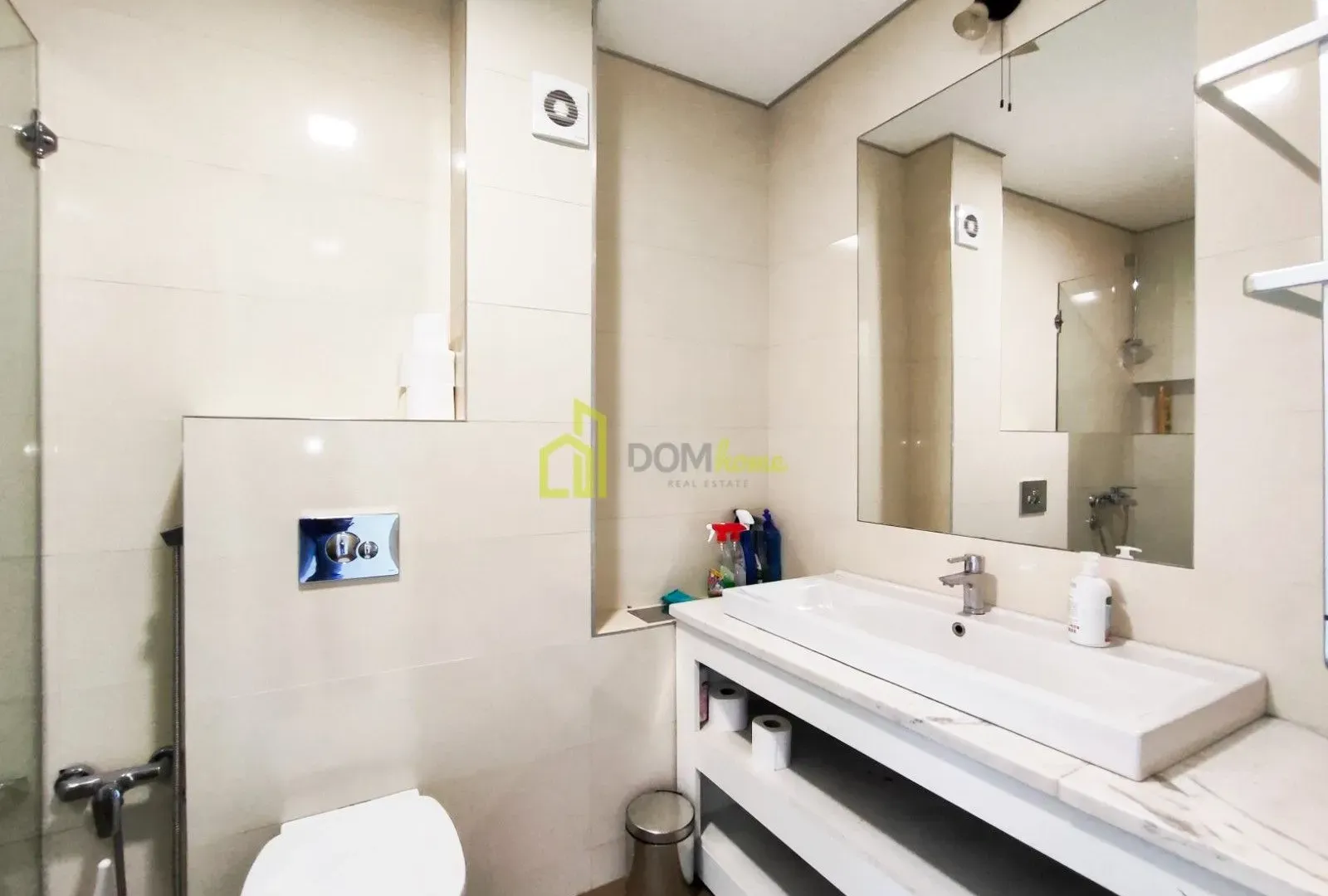 Izdavanje, dvosoban stan, 89m², Centar, Podgorica