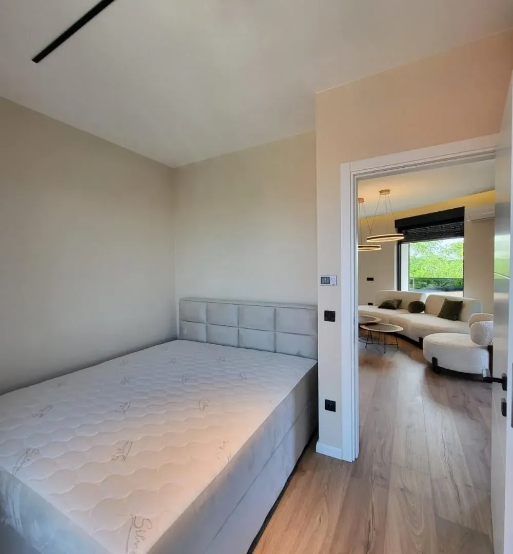 Izdavanje, trosoban stan, 82m², Olimp, Zvezdara Sve Podlokacije