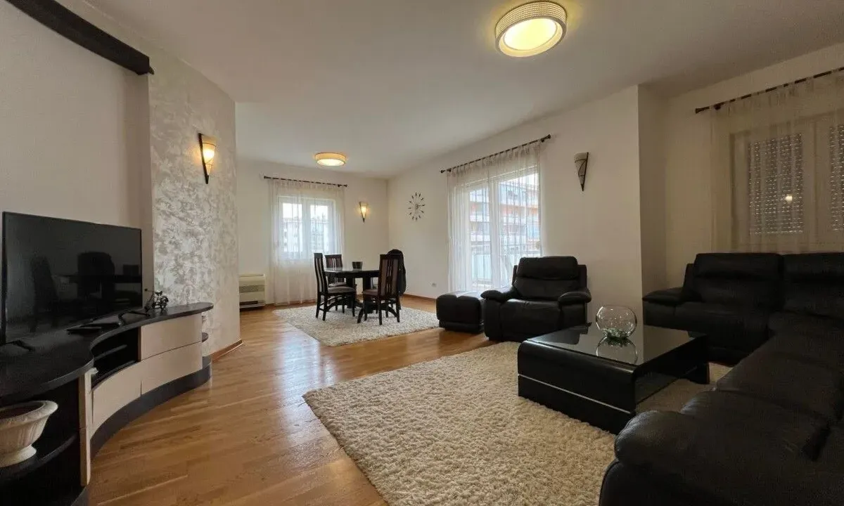 Izdavanje, trosoban stan, 120m², City Kvart, Podgorica