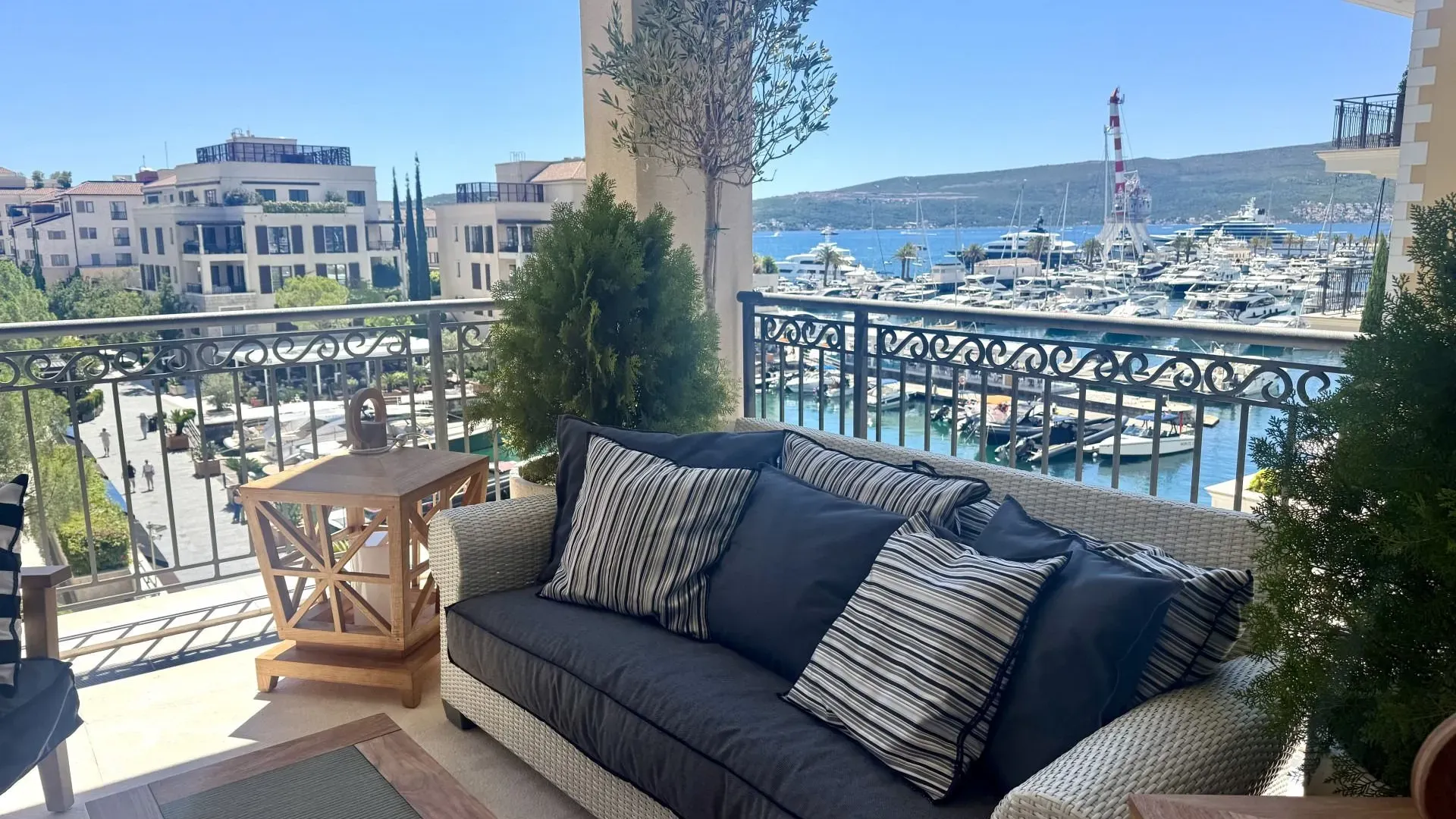 Izdavanje, trosoban stan, 223m², Porto Montenegro, Tivat