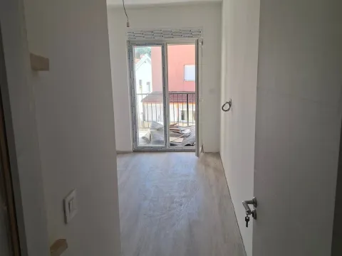 Sale, one bedroom apartment, 56m², Lazi, Budva - image 2