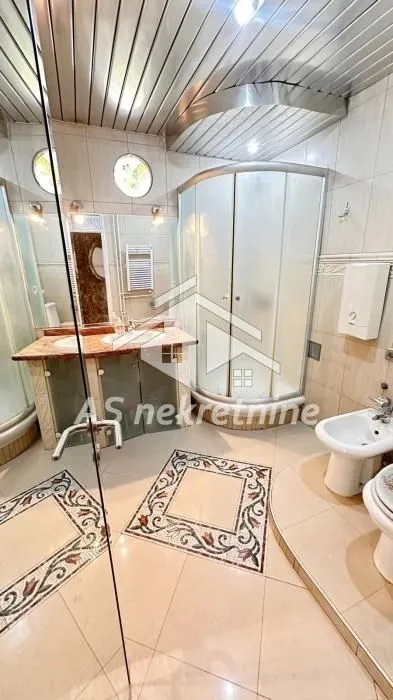 Izdavanje, trosoban stan, 160m², Novi Beograd Blok 61, Novi Beograd Sve Podlokacije