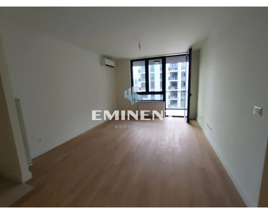 Izdavanje, trosoban stan, 73m², Savski Venac, Beograd