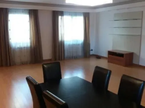Izdavanje, četvorosoban stan, 180m², Vračar Sve Podlokacije, Beograd - image 2