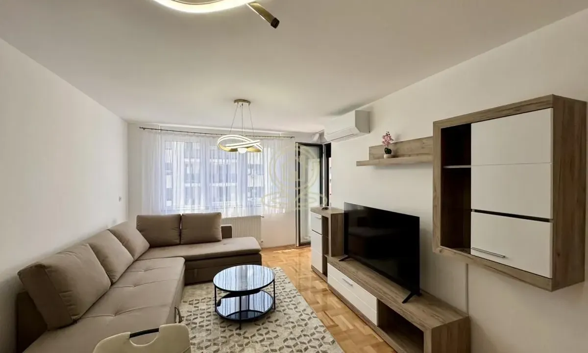 Izdavanje, dvosoban stan, 55m², Medijana, Niš
