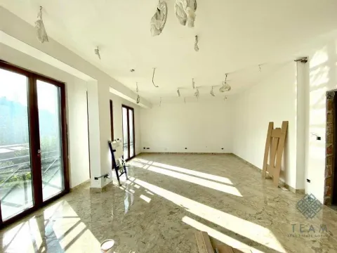 Izdavanje, poslovni prostor, 120m², Centar, Podgorica - image 4