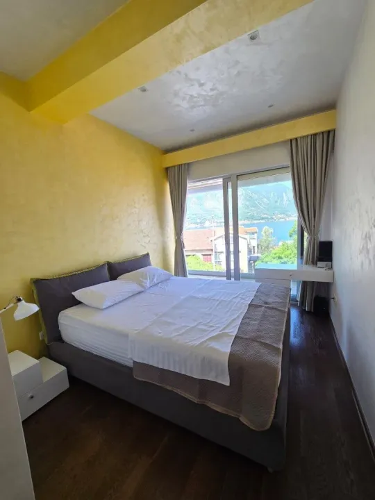 Rent, three bedroom apartment, 120m², Dobrota, Kotor